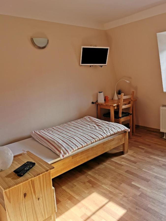 Pension Am Rheinsteig Hotel Leutesdorf Exterior photo