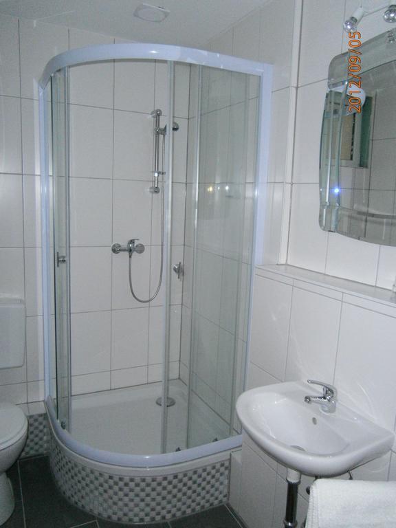 Pension Am Rheinsteig Hotel Leutesdorf Room photo